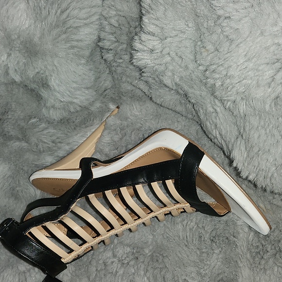 Calvin Klein (Nalo) S.10 Tan -White- Black Leather  Heels - Picture 3 of 12